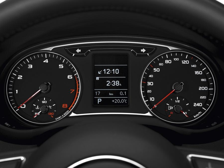 Панель приборов Audi A1 TFSI 2010 года  (фото 18 из 29)